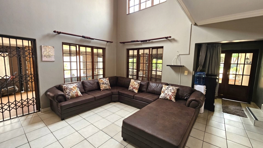 To Let 3 Bedroom Property for Rent in Meerhof North West